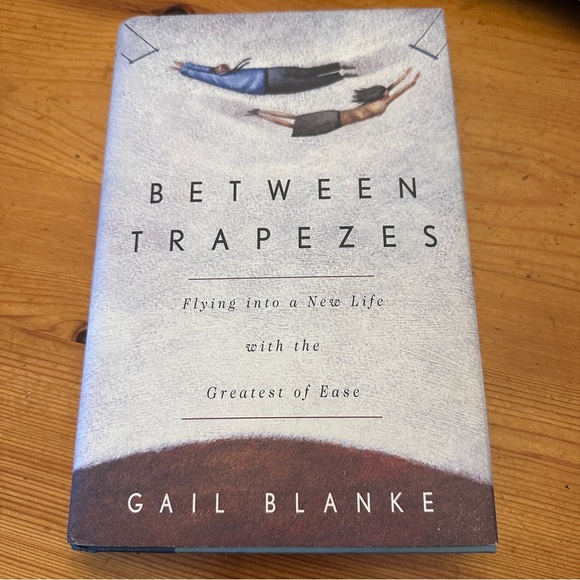 Gail Blanke SIGNED
Between Trapezes: Flying into a New
Life with the Greatest - Picture 1 of 3